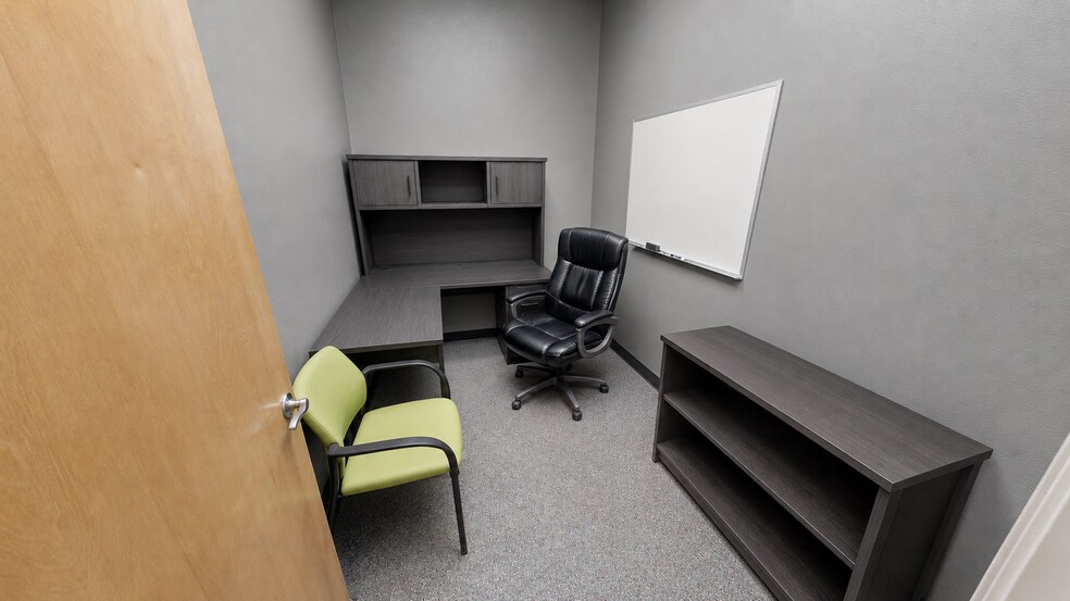 More Photos Of 2605 W Storage Parkway Rd, Rogers Flex For Lease