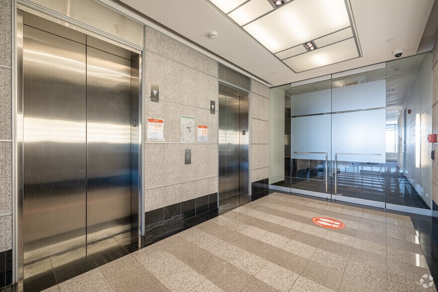 More Photos Of 2250 Boul Alfred-Nobel, Montréal Office For Lease