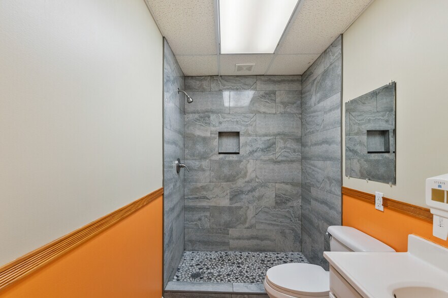 More Photos Of 2319 Vinton St, Omaha Office Residential For Sale