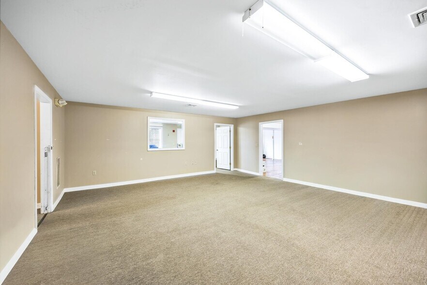 More Photos Of 28 Main St, Dennis Port Freestanding For Sale