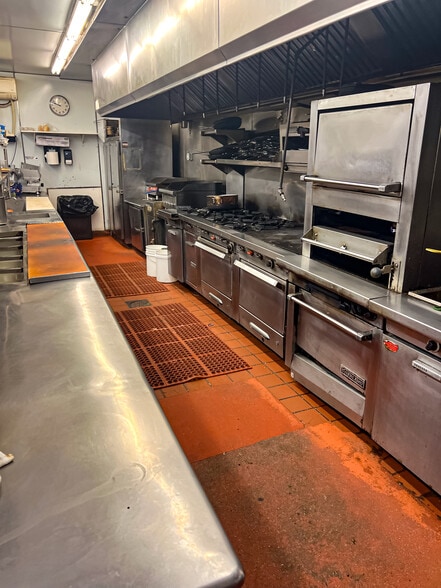 More Photos Of 3207 W West Chester Pike, Newtown Square Restaurant For Lease