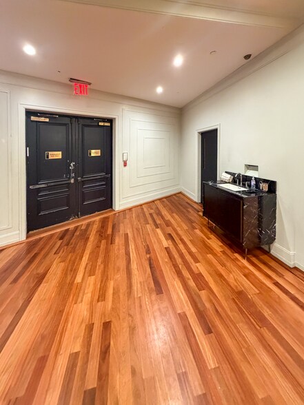 More Photos Of 5902 14th Ave, Brooklyn Office For Sale