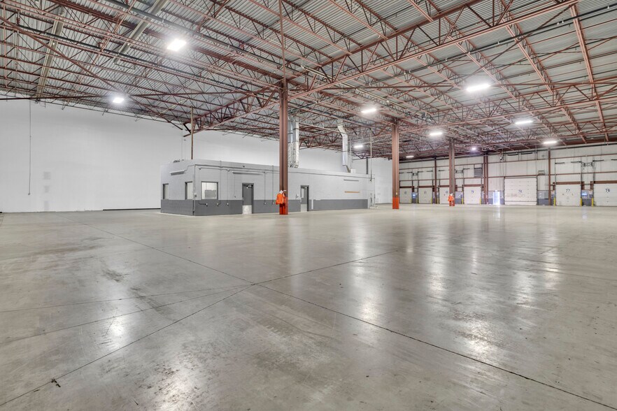More Photos Of 599 Sprucewood Ave, Windsor Warehouse For Lease