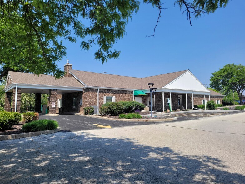 Primary Photo Of 100 E Sunset Dr, Waukesha Bank For Lease