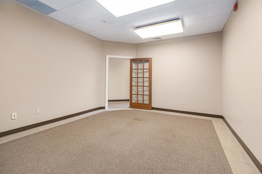 More Photos Of 27332 Woodward Ave, Royal Oak Office Residential For Lease