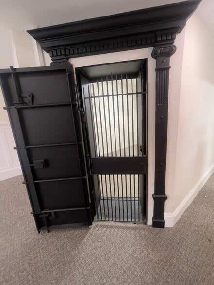 More Photos Of 103 S Lee St, Quitman Office Residential For Sale