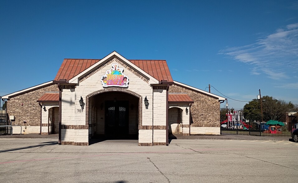 Primary Photo Of 707 Center Ridge Dr, Duncanville Daycare Center For Sale