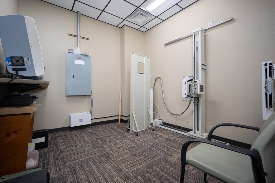 More Photos Of 4200 Carriage Way, Weatherford Medical For Sale