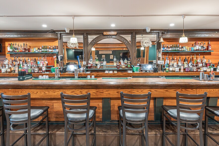 More Photos Of 30-32 Front St, Greenport Storefront Retail Residential For Sale