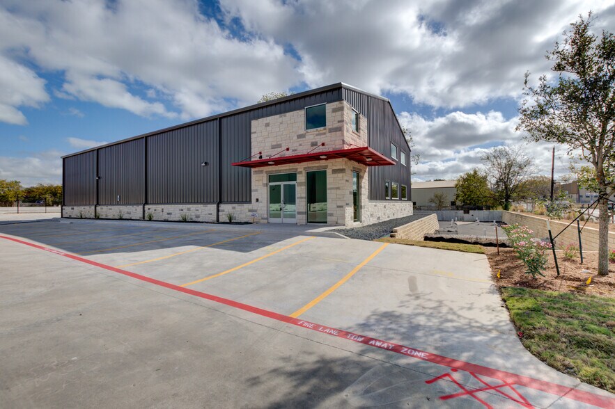 More Photos Of 1600 Dungan Ln, Austin Unknown For Lease