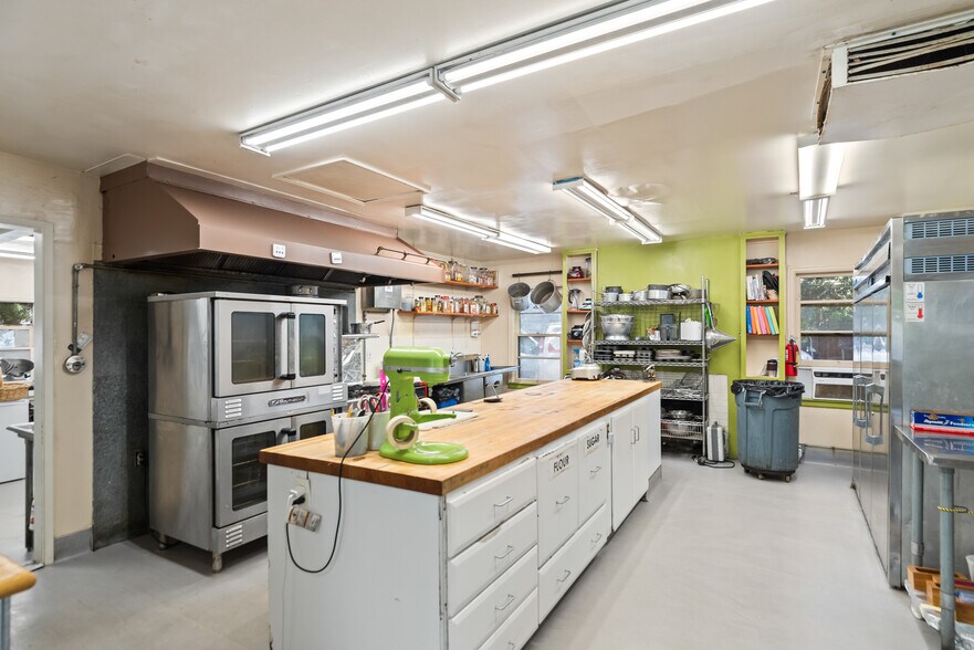 More Photos Of 14496 Oak Pl, Saratoga Restaurant For Sale