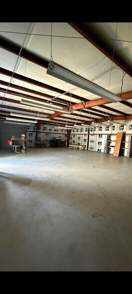 More Photos Of 1119 W Tharpe St, Tallahassee Warehouse For Lease