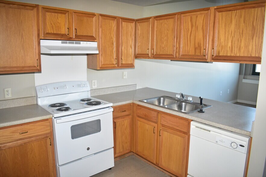 More Photos Of 200 E Arlington St, Waterloo Apartments For Sale