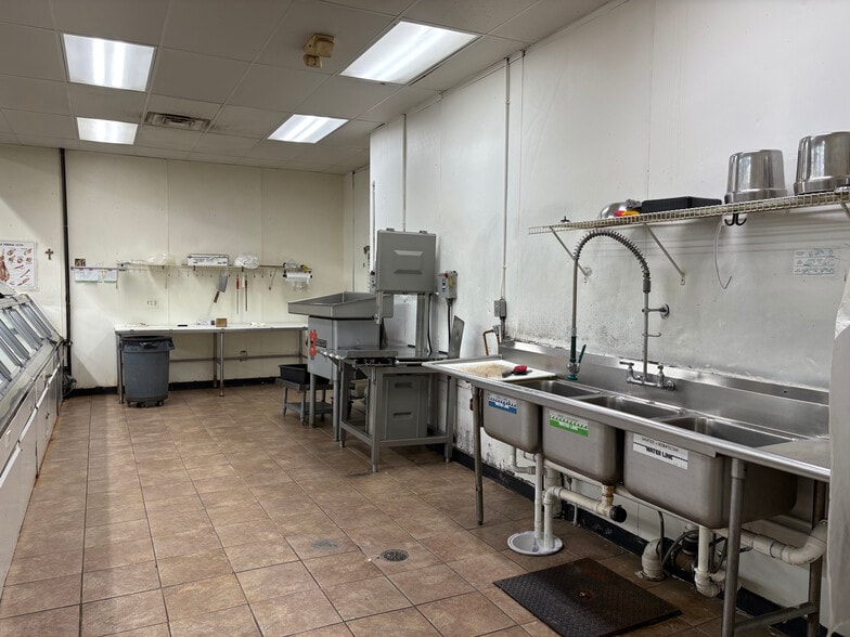 More Photos Of 37821 Mound Rd, Sterling Heights Freestanding For Sale