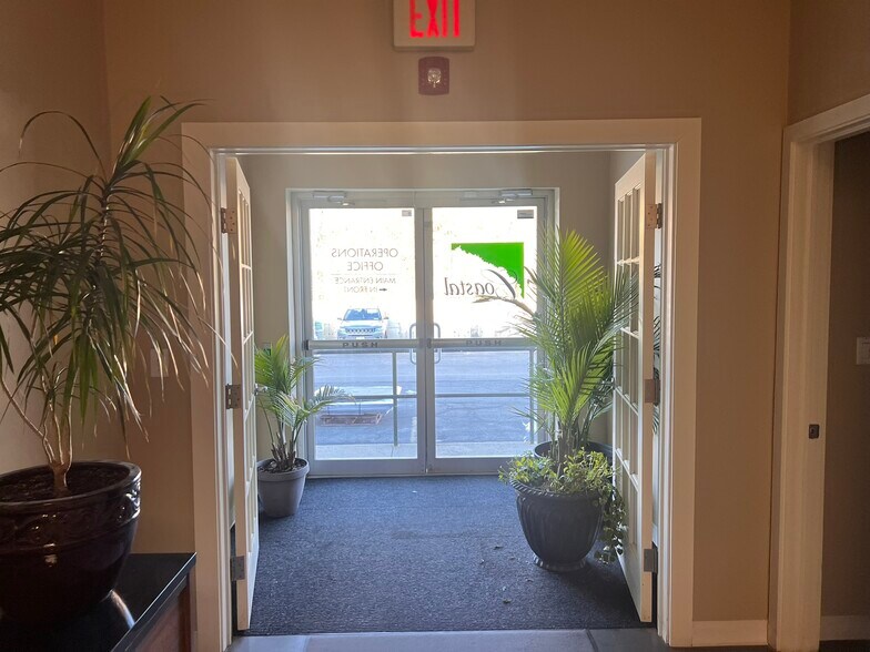More Photos Of 102 Fairview Park Dr, Elmsford Warehouse For Lease
