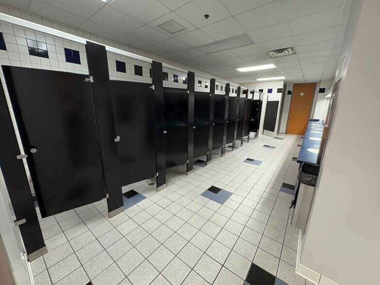 More Photos Of 2800 Duncan Rd, Lafayette Manufacturing For Lease