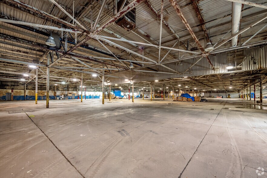 More Photos Of 225 Hubbard Rd, Youngstown Warehouse For Lease
