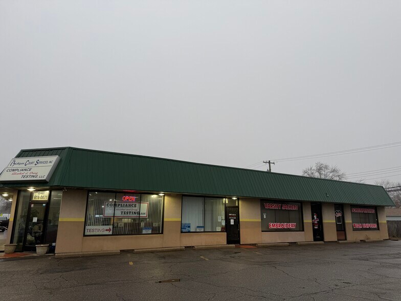 Primary Photo Of 3526 Sashabaw Rd, Waterford Storefront Retail Office For Lease