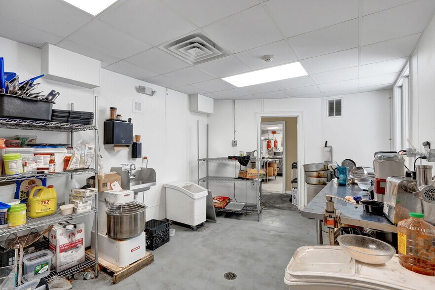 More Photos Of 93 Elm St, Old Saybrook Restaurant For Sale