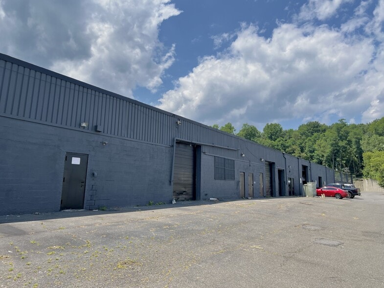 More Photos Of 18-38 Garvies Point Rd, Glen Cove Warehouse For Lease