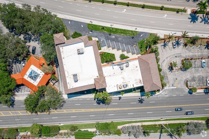 More Photos Of 601 N Federal Hwy, Boca Raton Freestanding For Lease