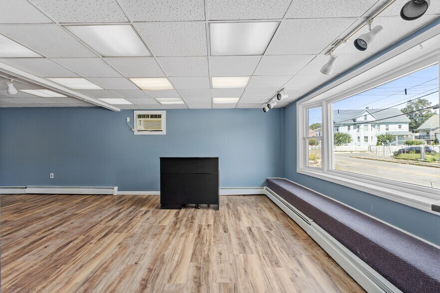 More Photos Of 127-129 Lowell St, Methuen Freestanding For Lease