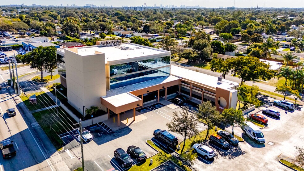 More Photos Of 6600 W Taft St, Hollywood Medical For Lease