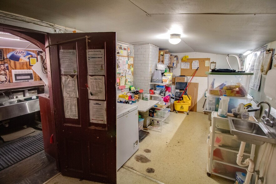 More Photos Of 20861 IL-100, Fieldon Specialty For Sale