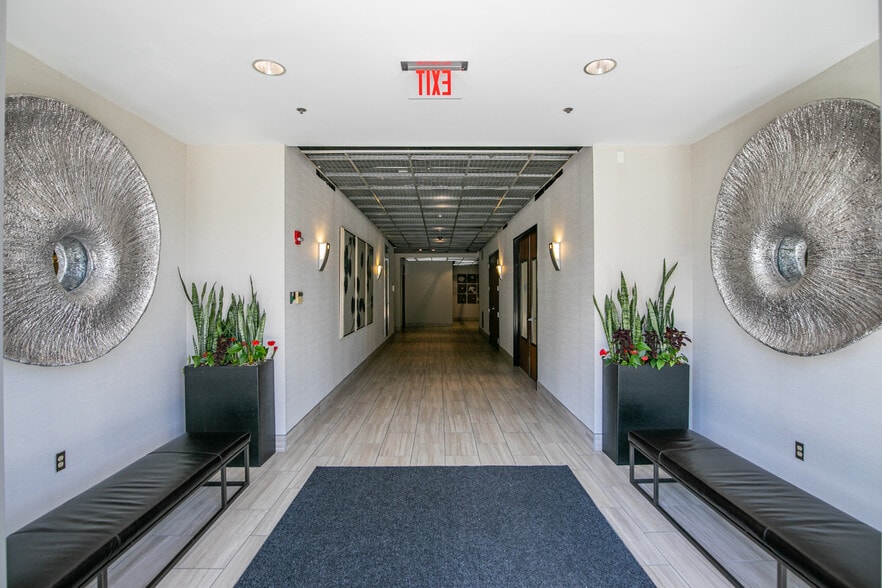 More Photos Of 1720 W End Ave, Nashville Office For Lease