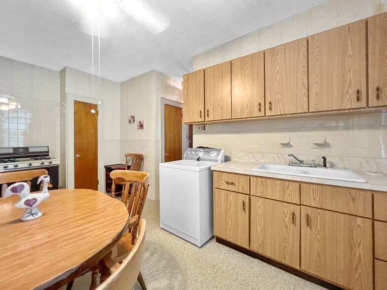 More Photos Of 700-702 N 7th St, Newark Apartments For Sale