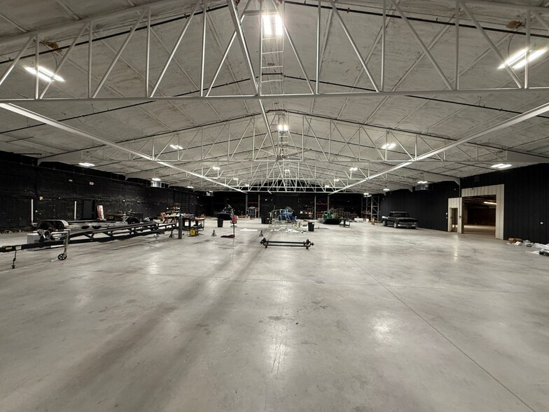 More Photos Of 2345 Nail Rd, Krum Warehouse For Lease