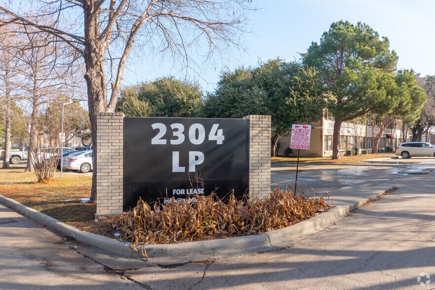 More Photos Of 2304 Oak Ln, Grand Prairie Office For Sale