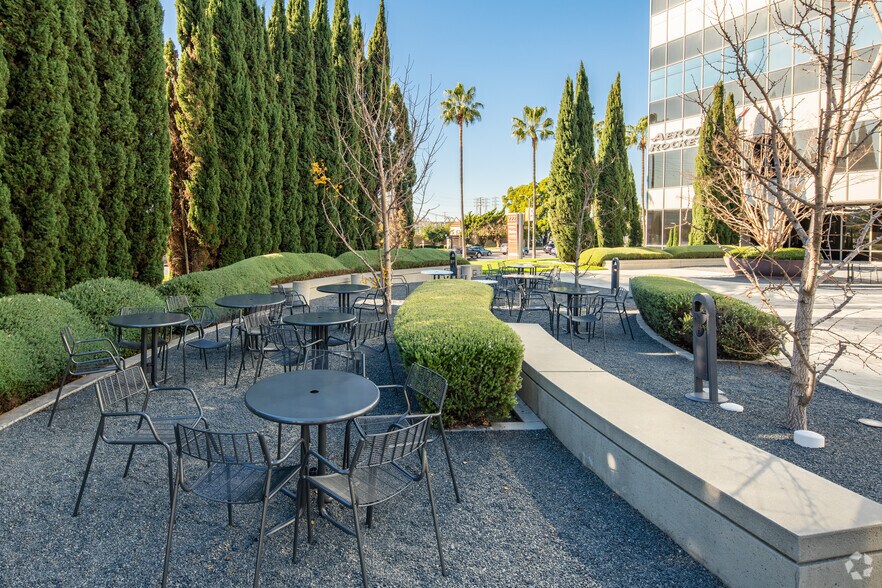 More Photos Of 222 N Pacific Coast Hwy, El Segundo Office For Lease