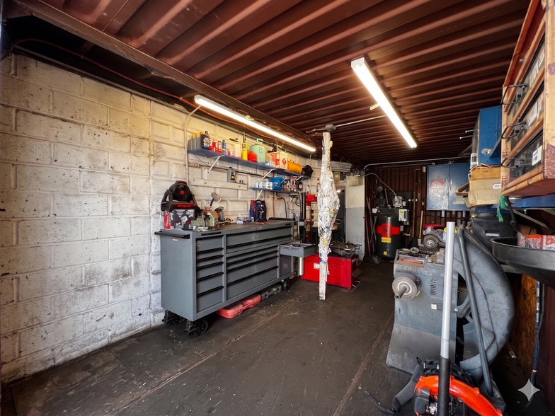 More Photos Of 4585 Amboy Rd, Staten Island Auto Repair For Sale