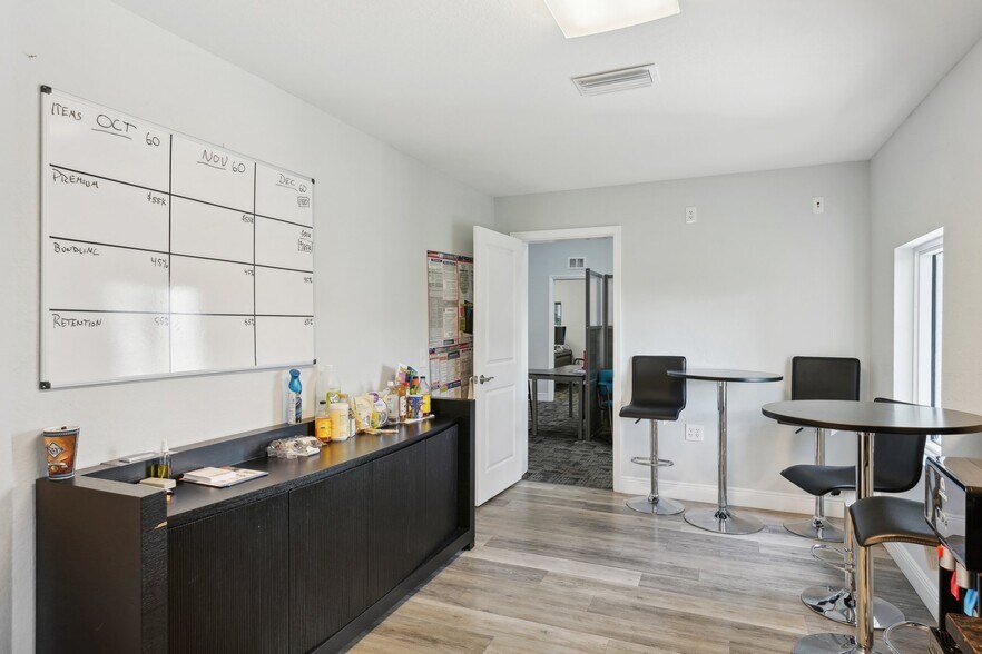 More Photos Of 3209 30th Ave S, Saint Petersburg Office For Lease