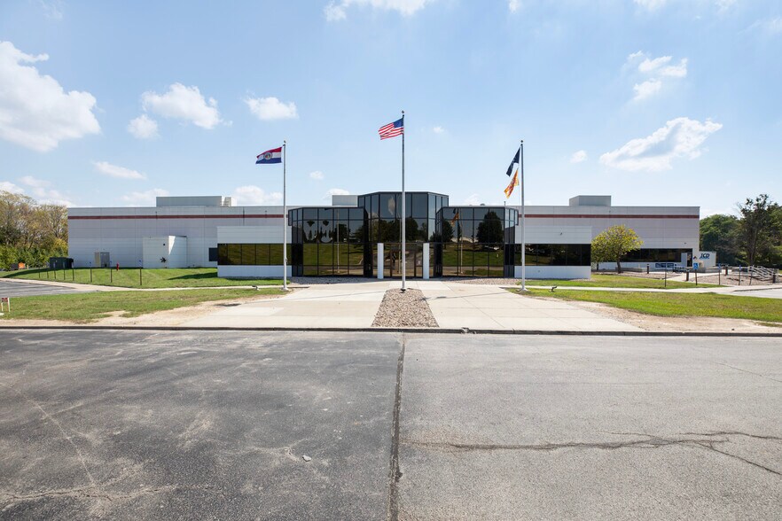 More Photos Of 2901 Heartland Dr, Liberty Manufacturing For Lease
