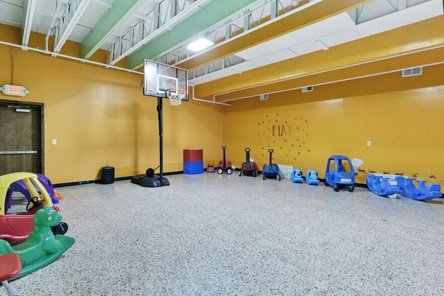 More Photos Of 2506-2510 N 72nd St, Omaha Daycare Center For Lease