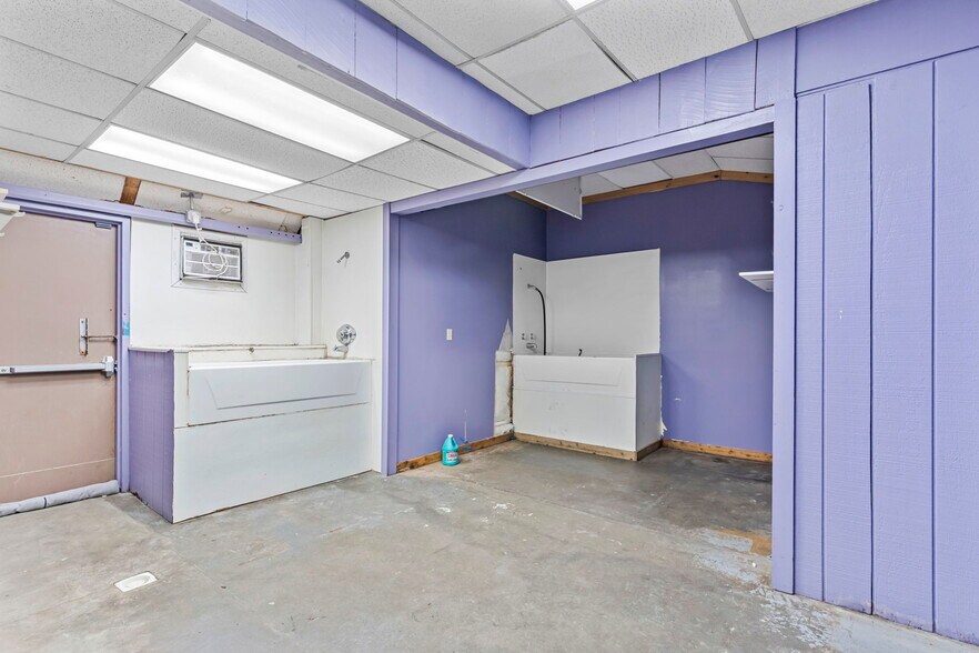 More Photos Of 2929 Clifty Dr, Madison Flex For Sale