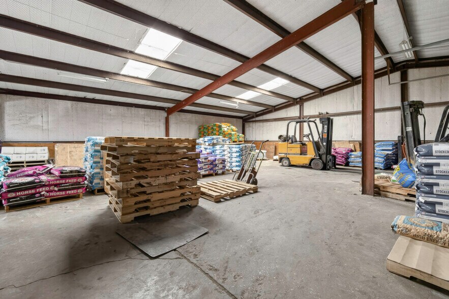 More Photos Of 1505 N Main St, Newcastle Warehouse For Sale