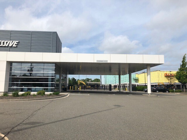 More Photos Of 152 West St, South Plainfield Showroom For Sale