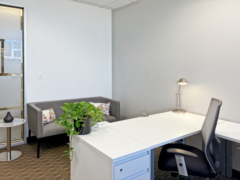 More Photos Of 101 W Big Beaver Rd, Troy Coworking Space