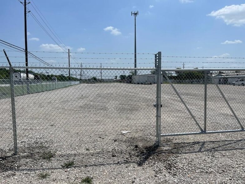 More Photos Of 16190 Miller Rd, Houston Warehouse For Lease