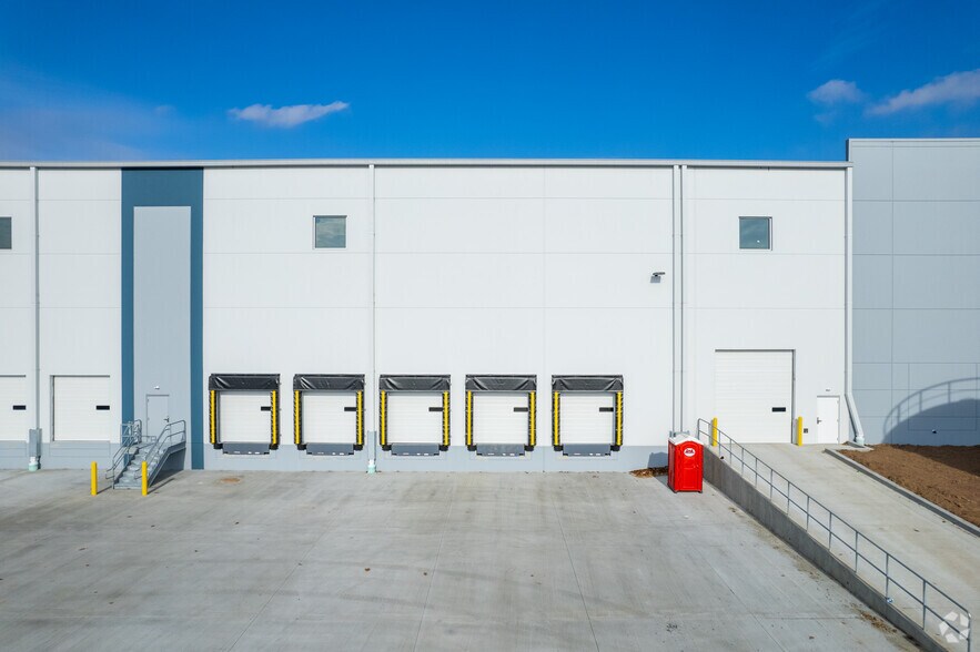 More Photos Of 3501 Mountain Rd, Hamburg Distribution For Lease