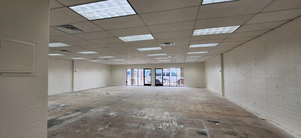 More Photos Of 8943 N 43rd Ave, Phoenix Freestanding For Lease