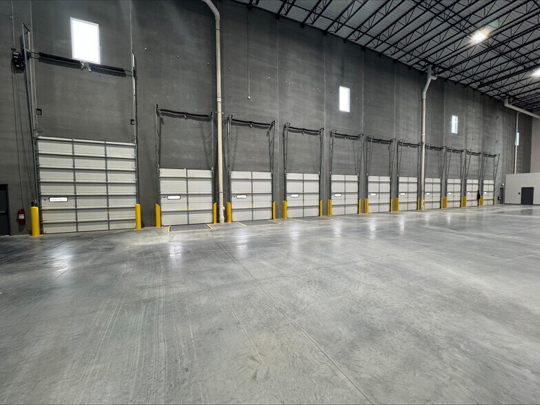 More Photos Of 485 Elizabeth Ave, Somerset Warehouse For Lease
