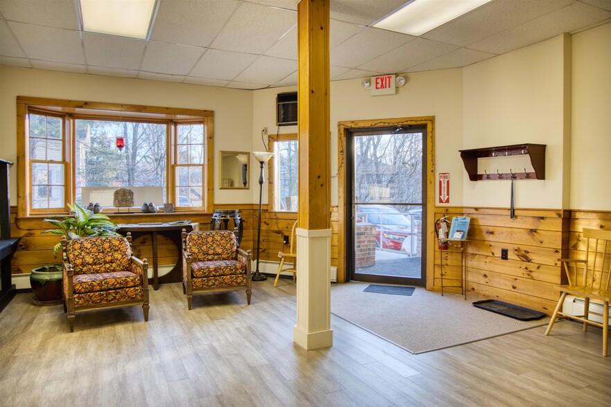 More Photos Of 24 Pleasant St, Conway Office For Sale