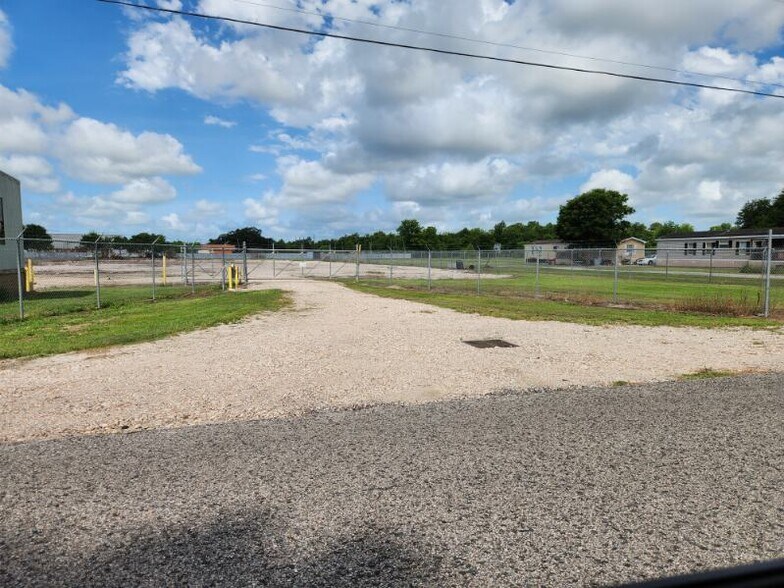 More Photos Of 14090 County Road 282, Alvin Land For Lease