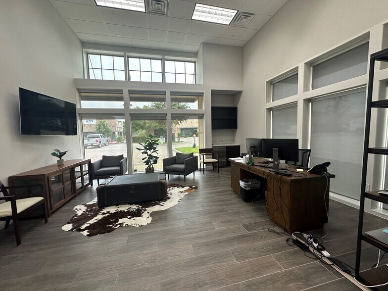 More Photos Of 1046 Texan Trl, Grapevine General Retail For Lease