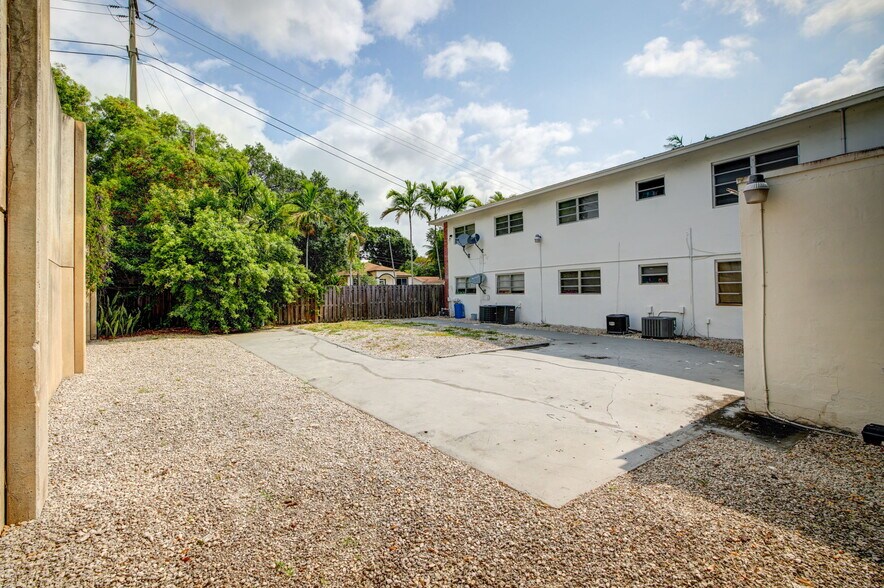 More Photos Of 1916 SW 11th St, Fort Lauderdale Apartments For Sale
