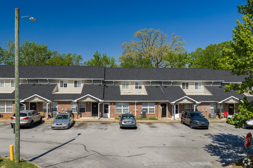 More Photos Of 1400 N Chamberlain Ave, Chattanooga Apartments For Sale